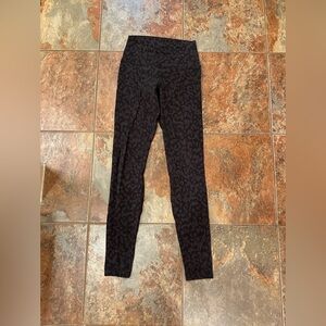 Women’s Lululemon Align Leggings 28” - size 4 - black with design
